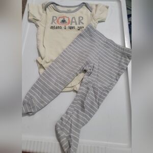 Gerber Organic Outfit size 3-6 months footed pants
